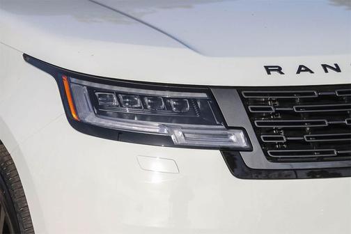 2026 Land Rover Range Rover P550e SE