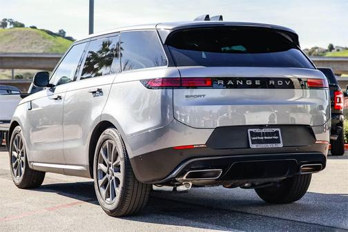 2025 Land Rover Range Rover Sport SE