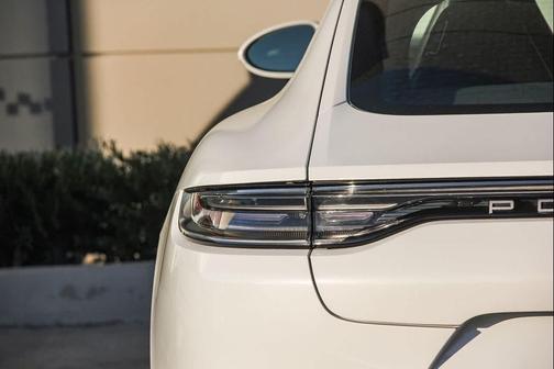 2023 Porsche Panamera 4 Platinum Edition