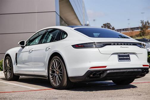 2023 Porsche Panamera 4 Platinum Edition
