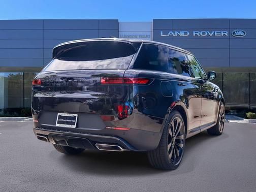 2026 Land Rover Range Rover Sport SE