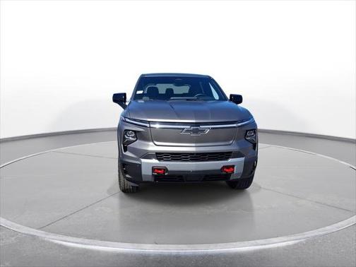 Magnus Gray Matte Metallic 2026 Chevrolet Silverado EV e4WD Crew Cab Extended Range Trail Boss
