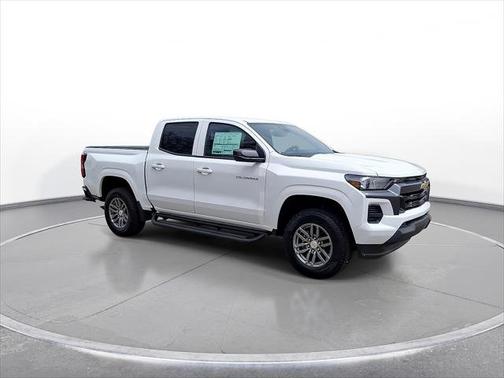 Summit White 2026 Chevrolet Colorado 2WD Crew Cab LT