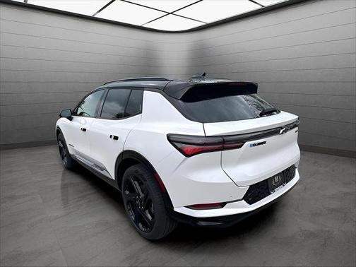 Iridescent Pearl Tricoat 2025 Chevrolet Equinox EV 4dr RS