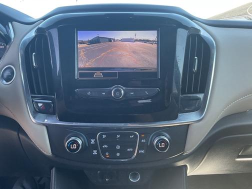 Mosaic Black Metallic 2023 Chevrolet Traverse FWD 4dr LS w/1LS