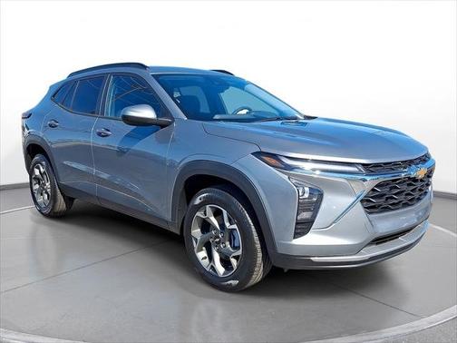 Sterling Gray Metallic 2026 Chevrolet Trax FWD 4dr LT