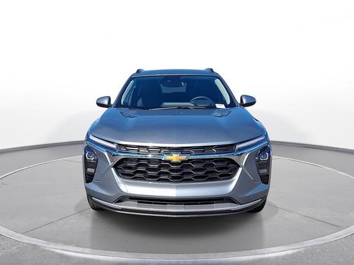 Sterling Gray Metallic 2026 Chevrolet Trax FWD 4dr LT