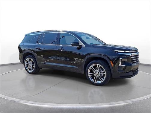 Mosaic Black Metallic 2025 Chevrolet Traverse FWD 4dr LT w/1LT