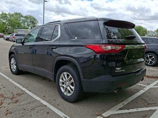 Mosaic Black Metallic 2018 Chevrolet Traverse FWD 4dr LT Cloth w/1LT