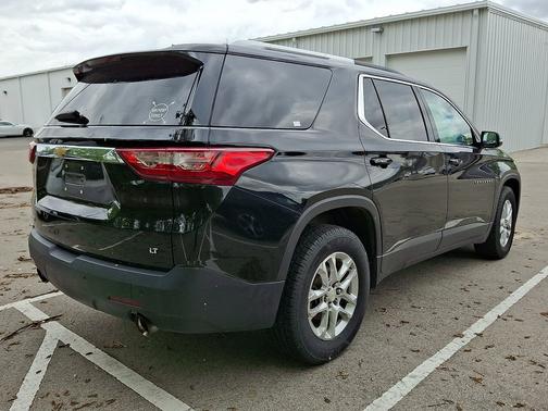 Mosaic Black Metallic 2018 Chevrolet Traverse FWD 4dr LT Cloth w/1LT