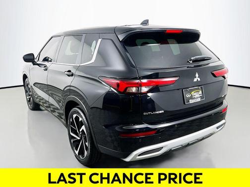 Labrador Black Pearl 2024 Mitsubishi Outlander SE 2.5 S-AWC