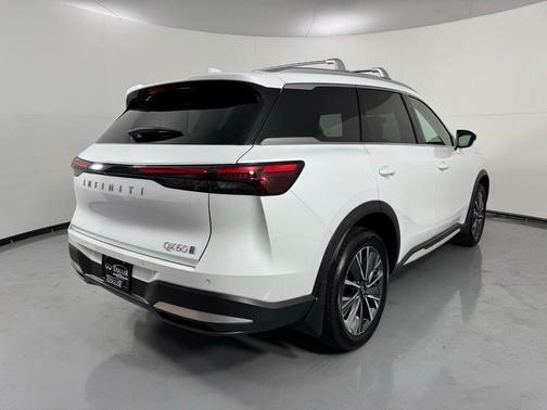 Radiant White 2026 INFINITI QX60 LUXE AWD