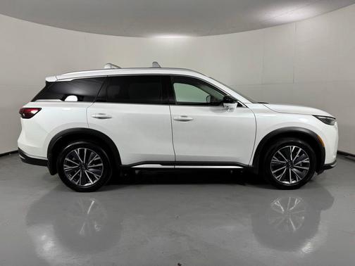 Radiant White 2026 INFINITI QX60 LUXE AWD