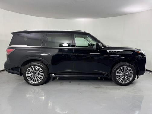 Black Obsidian 2026 INFINITI QX80 Luxe