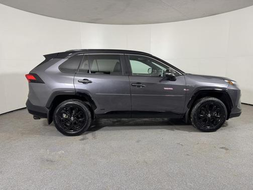 2022 Toyota RAV4 Hybrid SE