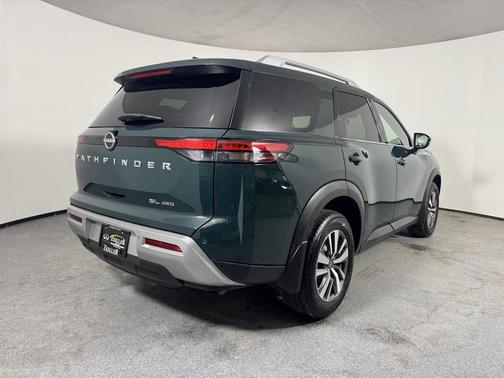 2024 Nissan Pathfinder SL 4WD