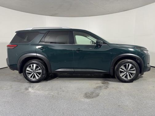 2024 Nissan Pathfinder SL 4WD