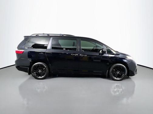 2019 Toyota Sienna XLE