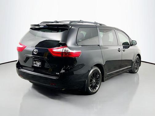 2019 Toyota Sienna XLE