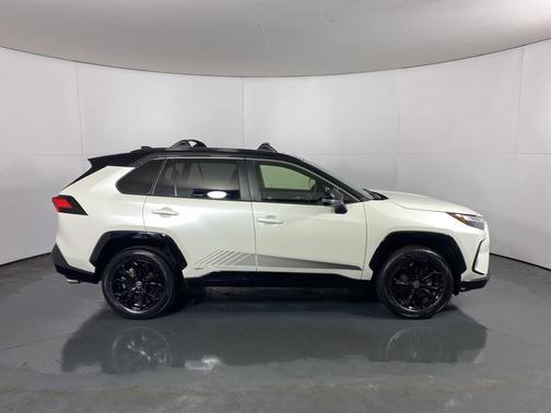 2022 Toyota RAV4 Hybrid SE