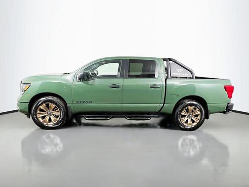 2024 Nissan Titan SV