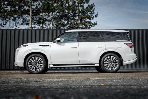 2026 INFINITI QX80 Luxe