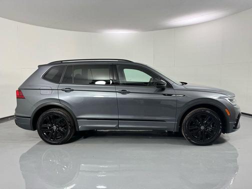 2022 Volkswagen Tiguan 2.0T SE R-Line Black 4MOTION