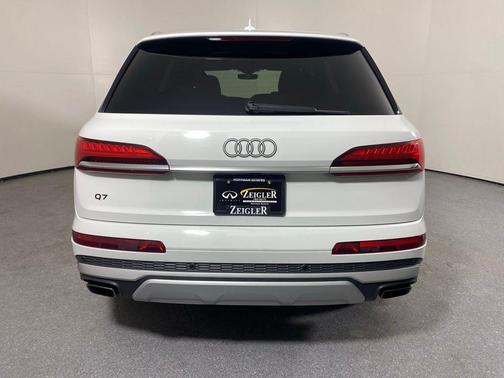 2025 Audi Q7 55 Premium Plus