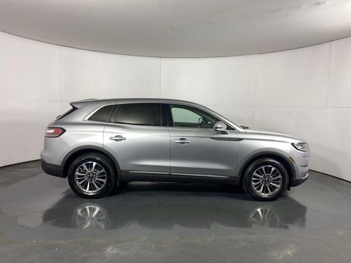 Silver Radiance Metallic Clearcoat 2023 Lincoln Nautilus Reserve