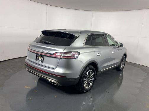 Silver Radiance Metallic Clearcoat 2023 Lincoln Nautilus Reserve