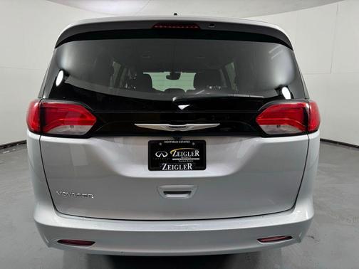 Silver Mist Clearcoat 2024 Chrysler Voyager LX