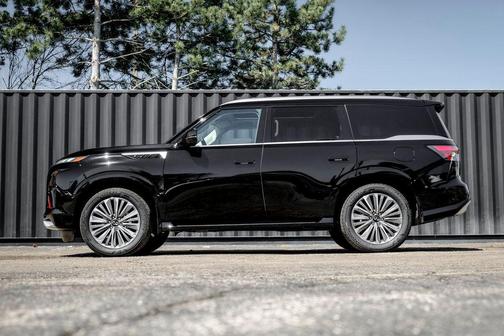 Black Obsidian 2026 INFINITI QX80 Luxe