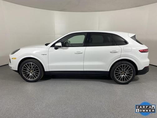 2022 Porsche Cayenne Cayenne E-Hybrid Platinum Edition