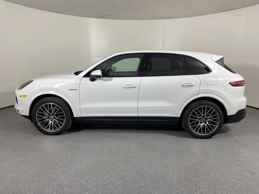 2022 Porsche Cayenne Platinum Edition