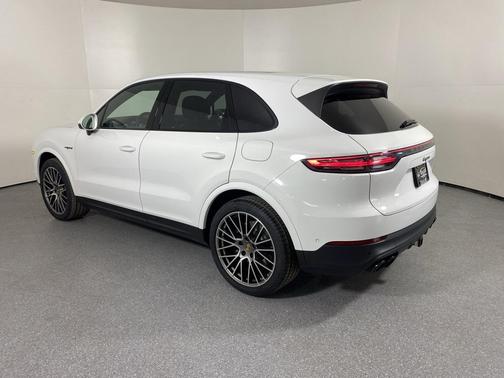 2022 Porsche Cayenne Platinum Edition