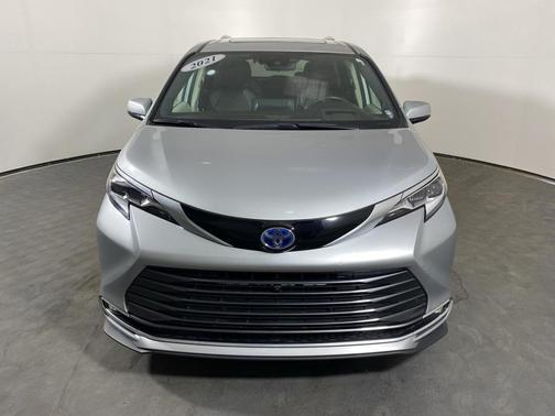 2021 Toyota Sienna Platinum 7 Passenger