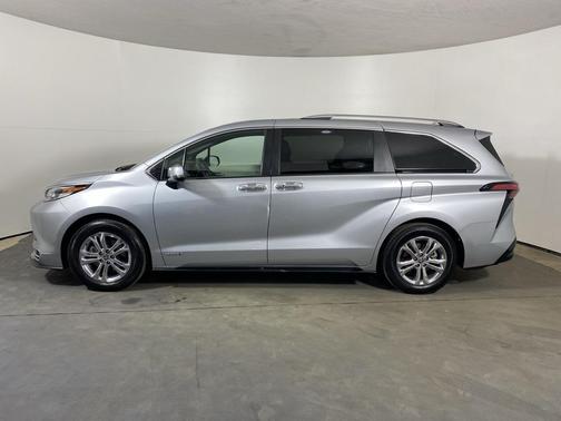 2021 Toyota Sienna Platinum 7 Passenger