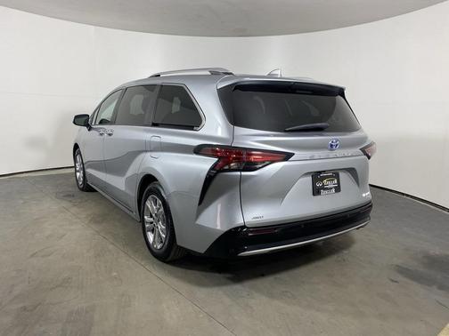 2021 Toyota Sienna Platinum 7 Passenger