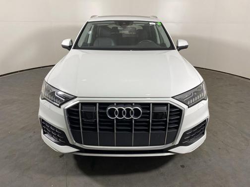 2024 Audi Q7 45 Premium Plus