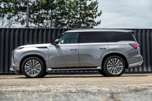 Dynamic Metal 2026 INFINITI QX80 Luxe