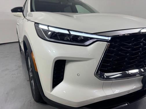 Majestic White 2023 INFINITI QX60 Luxe