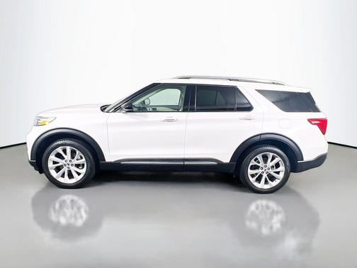 White Metallic 2023 Ford Explorer Platinum