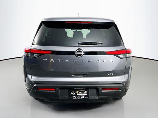 2022 Nissan Pathfinder S 4WD