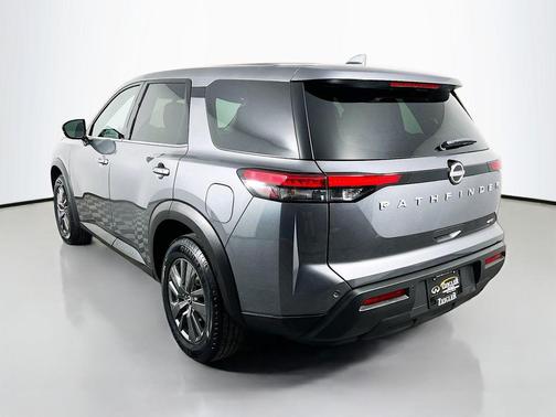 2022 Nissan Pathfinder S 4WD