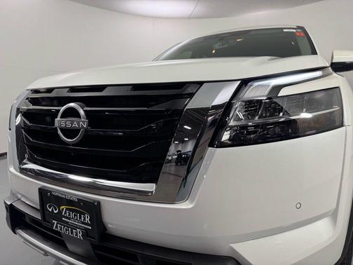 2023 Nissan Pathfinder SL 4WD