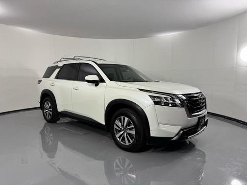 2023 Nissan Pathfinder SL 4WD