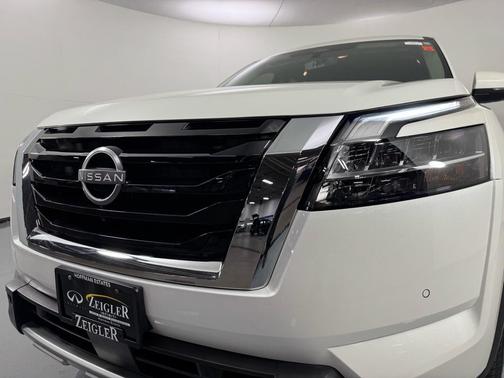 2023 Nissan Pathfinder SL 4WD