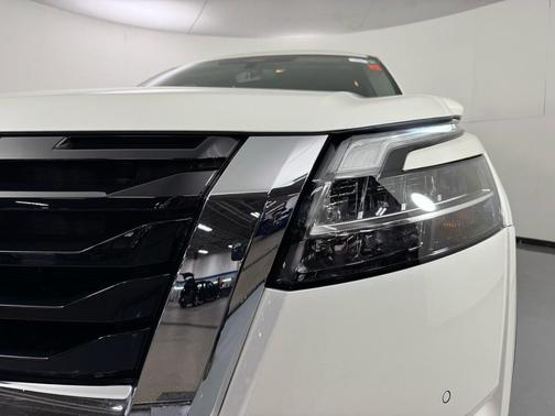 2023 Nissan Pathfinder SL 4WD