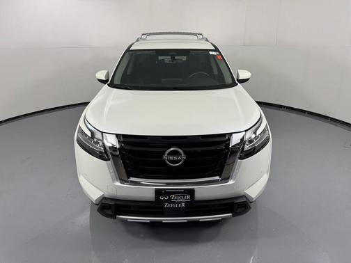 2023 Nissan Pathfinder SL 4WD