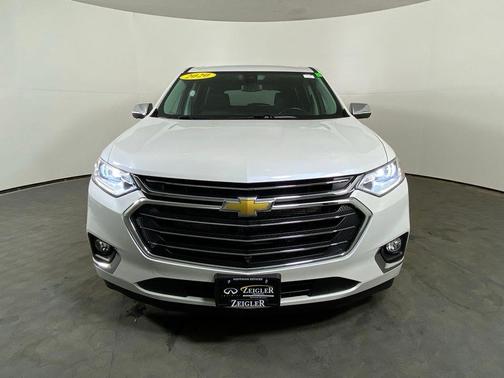 Iridescent Pearl Tricoat 2020 Chevrolet Traverse Premier